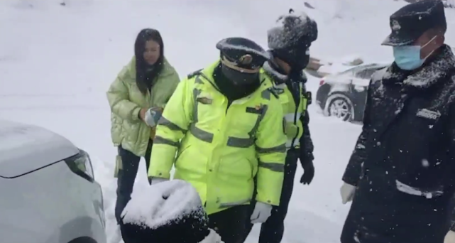 火遍全网的“雪雕”